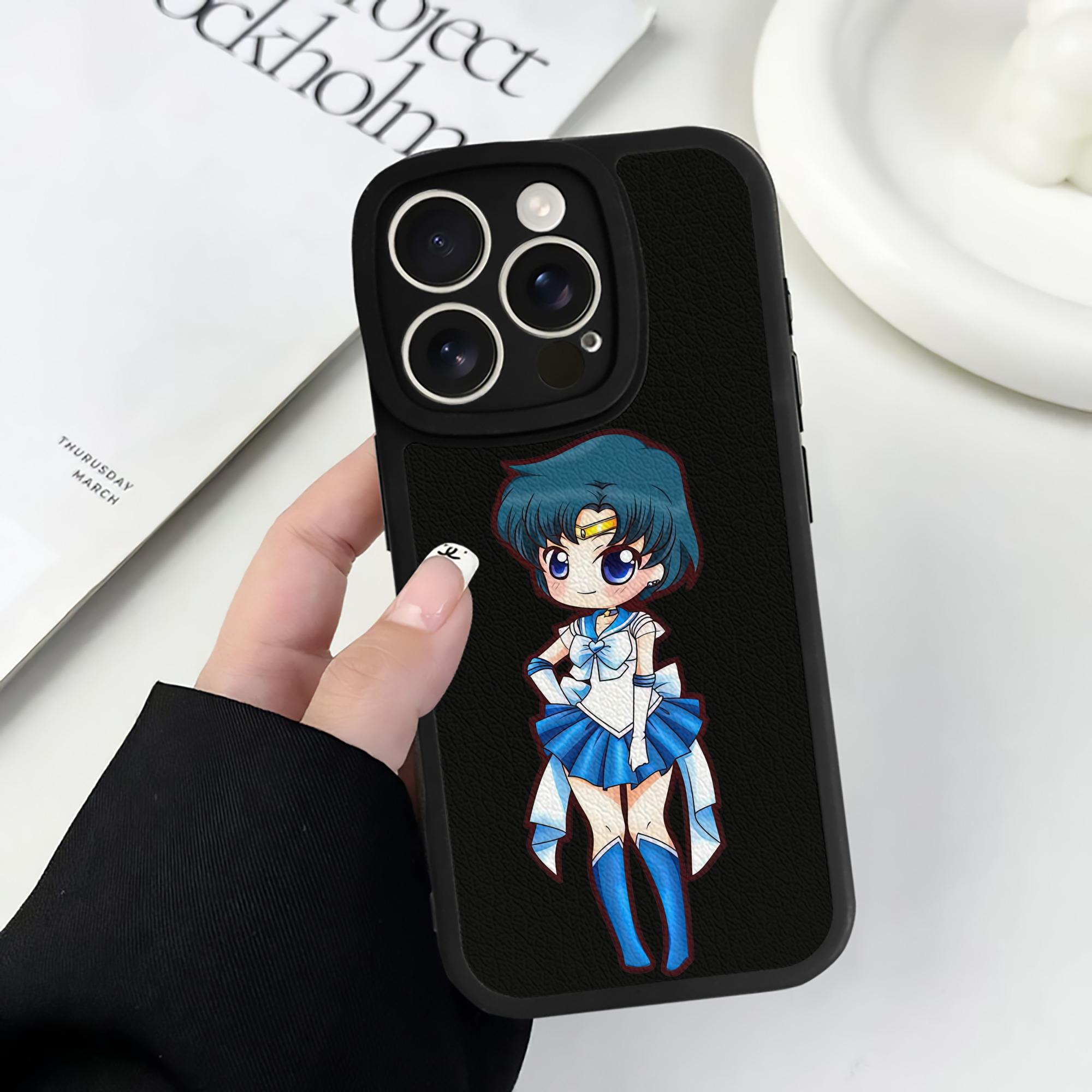 （画像用） 美少女戦士セーラームーン 水野 亜美 みずの あみ Sailor Moon Mizuno Ami 【iPhone 16シリーズ対応】シリコンスマホケース（レザー調） 材質：シリコン